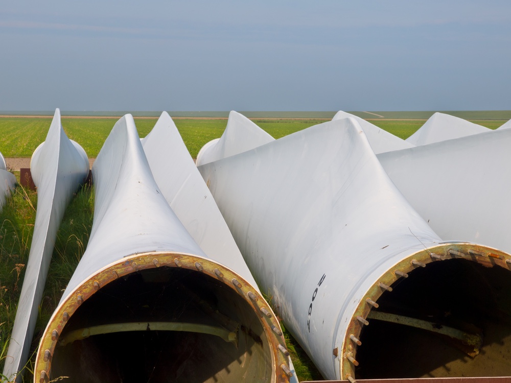 Wind turbine blade cutting